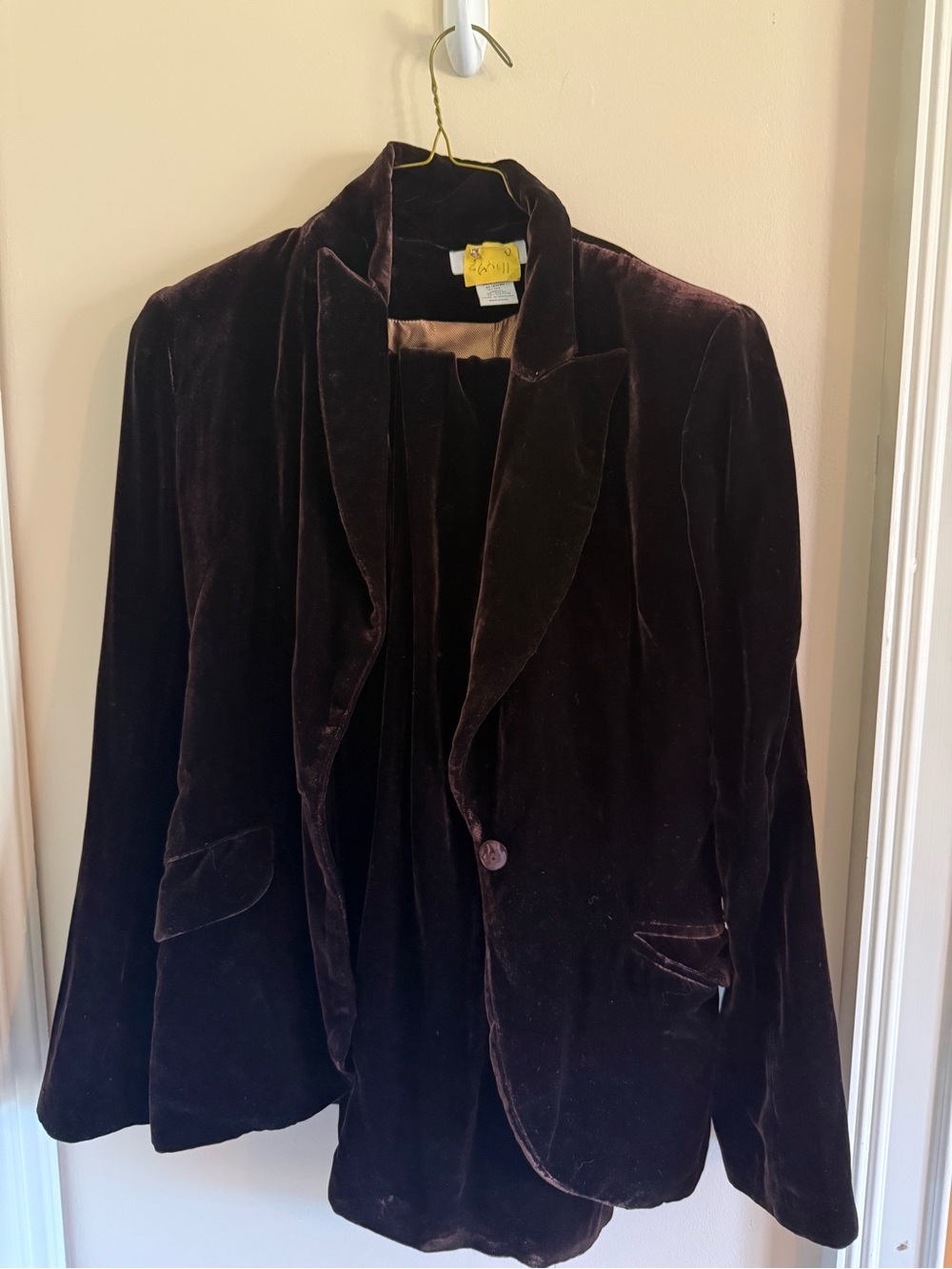 Henne women’s Brown Velvet Single-Button Blazer and matching pants set